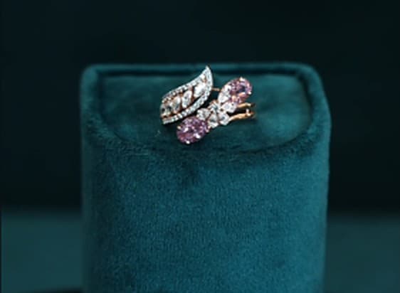 Ladies cocktail ring, 18 karat